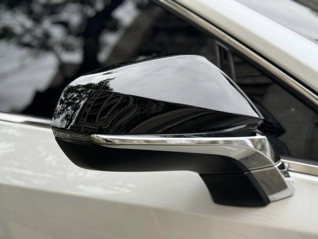 Lexus  NX  第20張相片