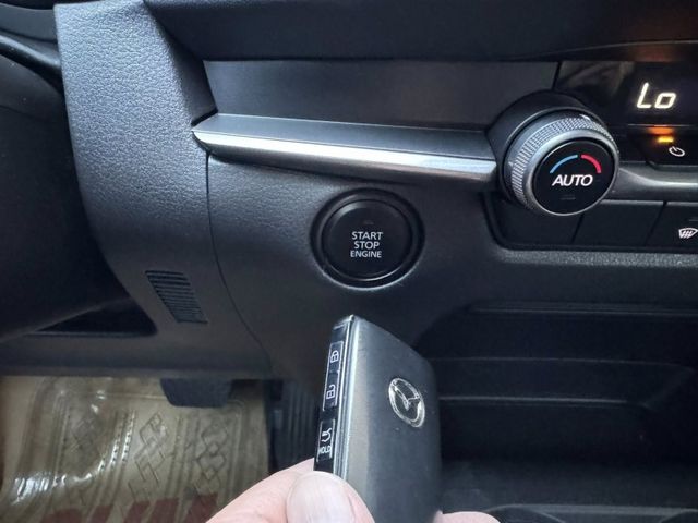 Mazda  CX-30  第12張相片