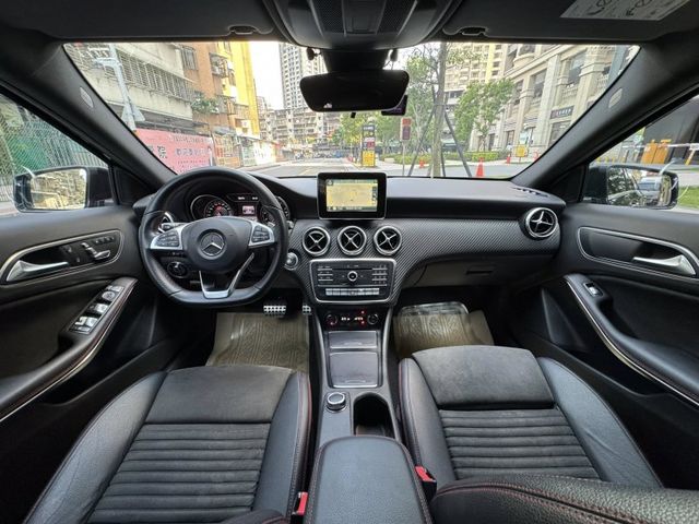 Mercedes-Benz/賓士   A-CLASS  A180 金鑽店~最頂規的A180 AMG版本 前車主非常的顧車 買到賺到 里程履約保  第4張相片