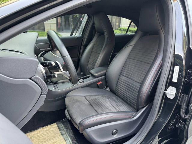 Mercedes-Benz/賓士   A-CLASS  A180 金鑽店~最頂規的A180 AMG版本 前車主非常的顧車 買到賺到 里程履約保  第5張相片