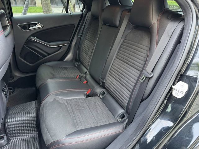 Mercedes-Benz/賓士   A-CLASS  A180 金鑽店~最頂規的A180 AMG版本 前車主非常的顧車 買到賺到 里程履約保  第6張相片