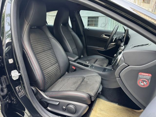 Mercedes-Benz/賓士   A-CLASS  A180 金鑽店~最頂規的A180 AMG版本 前車主非常的顧車 買到賺到 里程履約保  第7張相片