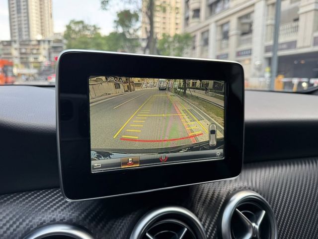 Mercedes-Benz/賓士   A-CLASS  A180 金鑽店~最頂規的A180 AMG版本 前車主非常的顧車 買到賺到 里程履約保  第12張相片