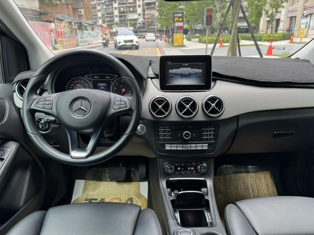 Mercedes-Benz/賓士   B-CLASS  B180  第3張相片