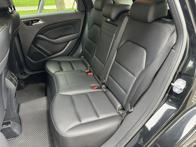 Mercedes-Benz/賓士   B-CLASS  B180  第8張相片