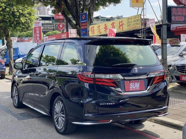 Honda  Odyssey 金鑽店~ODYSSEY大改款2.4七人座APEX旗艦/一手車+保證只跑6萬/ACC跟車＋自動煞停/360  第2張相片