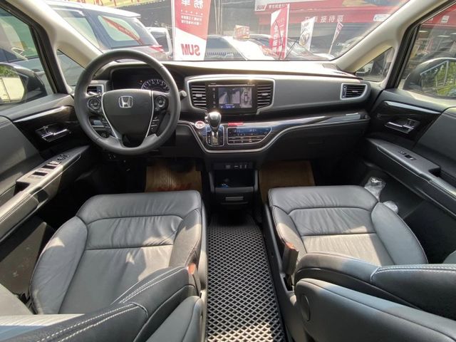 Honda  Odyssey 金鑽店~ODYSSEY大改款2.4七人座APEX旗艦/一手車+保證只跑6萬/ACC跟車＋自動煞停/360  第4張相片