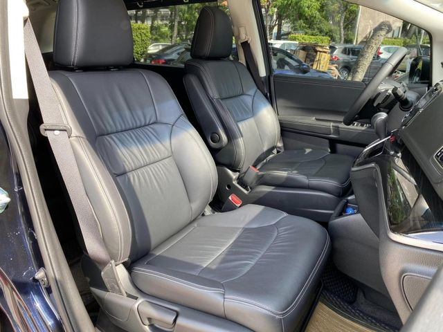 Honda  Odyssey 金鑽店~ODYSSEY大改款2.4七人座APEX旗艦/一手車+保證只跑6萬/ACC跟車＋自動煞停/360  第5張相片
