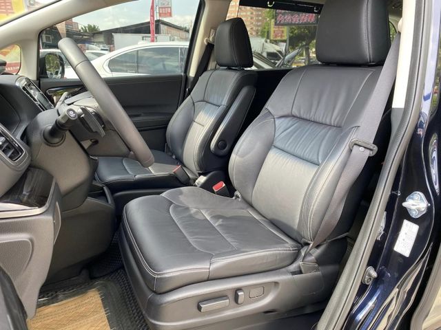 Honda  Odyssey 金鑽店~ODYSSEY大改款2.4七人座APEX旗艦/一手車+保證只跑6萬/ACC跟車＋自動煞停/360  第7張相片