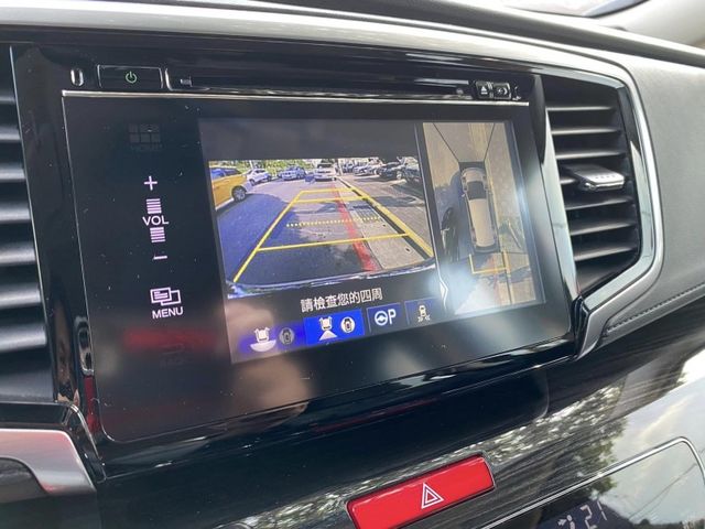 Honda  Odyssey 金鑽店~ODYSSEY大改款2.4七人座APEX旗艦/一手車+保證只跑6萬/ACC跟車＋自動煞停/360  第11張相片