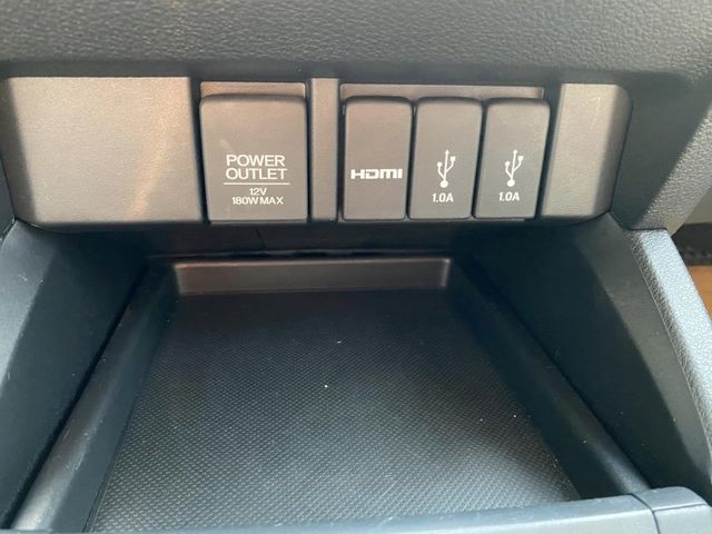 Honda  Odyssey 金鑽店~ODYSSEY大改款2.4七人座APEX旗艦/一手車+保證只跑6萬/ACC跟車＋自動煞停/360  第15張相片