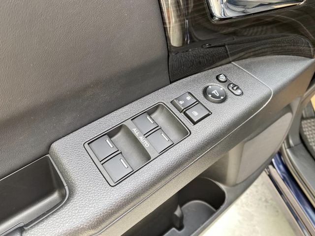 Honda  Odyssey 金鑽店~ODYSSEY大改款2.4七人座APEX旗艦/一手車+保證只跑6萬/ACC跟車＋自動煞停/360  第16張相片