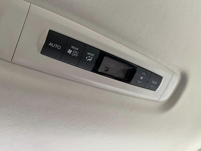 Honda  Odyssey 金鑽店~ODYSSEY大改款2.4七人座APEX旗艦/一手車+保證只跑6萬/ACC跟車＋自動煞停/360  第17張相片