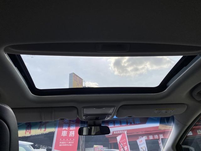 Honda  Odyssey 金鑽店~ODYSSEY大改款2.4七人座APEX旗艦/一手車+保證只跑6萬/ACC跟車＋自動煞停/360  第19張相片