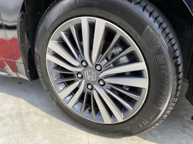 Honda  Odyssey 金鑽店~ODYSSEY大改款2.4七人座APEX旗艦/一手車+保證只跑6萬/ACC跟車＋自動煞停/360  第25張相片
