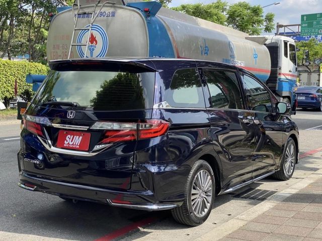 Honda  Odyssey 金鑽店~ODYSSEY大改款2.4七人座APEX旗艦/一手車+保證只跑6萬/ACC跟車＋自動煞停/360  第29張相片
