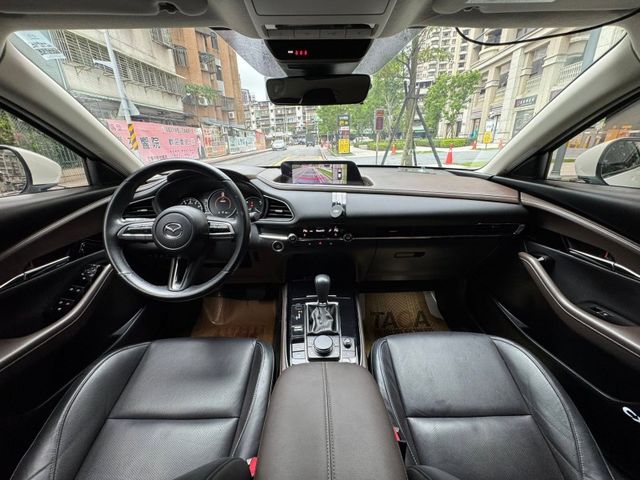 Mazda  CX-30 金鑽店~馬自達CX-30 旗艦進化版2.0 新車價109.9萬 有BOSE音響，電動尾門，電動座椅，黑化特仕版鋼圈，360度環景，7安，盲點，ACC跟車，KEY  第3張相片
