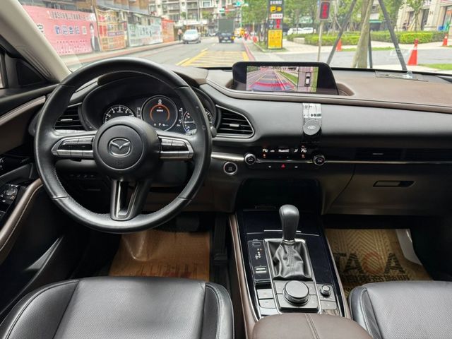 Mazda  CX-30 金鑽店~馬自達CX-30 旗艦進化版2.0 新車價109.9萬 有BOSE音響，電動尾門，電動座椅，黑化特仕版鋼圈，360度環景，7安，盲點，ACC跟車，KEY  第4張相片