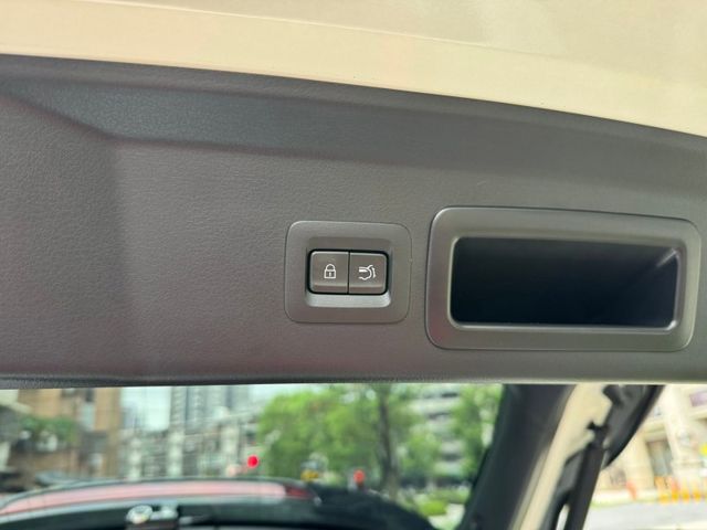 Mazda  CX-30 金鑽店~馬自達CX-30 旗艦進化版2.0 新車價109.9萬 有BOSE音響，電動尾門，電動座椅，黑化特仕版鋼圈，360度環景，7安，盲點，ACC跟車，KEY  第20張相片