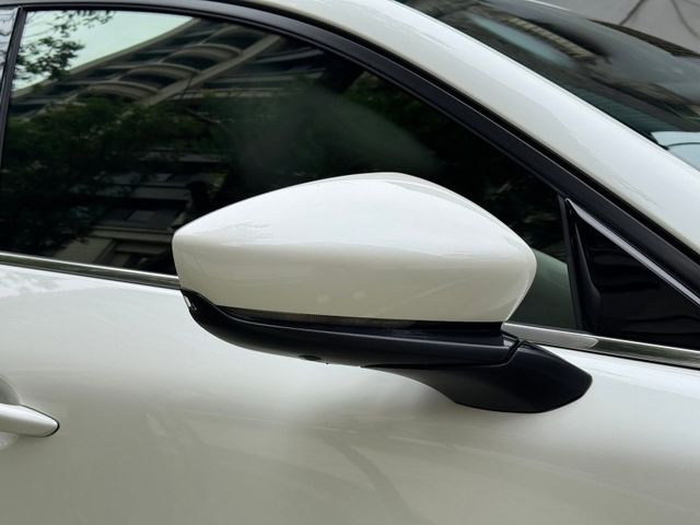 Mazda  CX-30 金鑽店~馬自達CX-30 旗艦進化版2.0 新車價109.9萬 有BOSE音響，電動尾門，電動座椅，黑化特仕版鋼圈，360度環景，7安，盲點，ACC跟車，KEY  第22張相片
