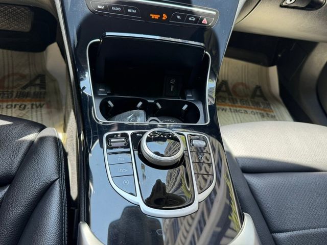Mercedes-Benz/賓士   C-CLASS  C200 金鑽店~總代理C200AMG進化版1.5 油電混合 渦輪增壓 184匹馬力 AMG-line改裝C43空力套件 數位儀錶23P 稀少物件錯過  第14張相片