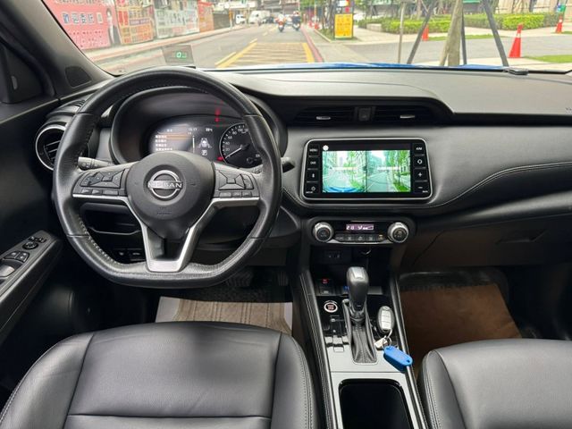 Nissan  Kicks 金鑽店~ Kicks 1.6旗艦限量款潮流版特仕車（有錢也買不到新車限量），內有NSE車艙寧靜工程:車室隔音強化+「JBL喇叭連動」搭配「JBL 聲動揚聲  第3張相片