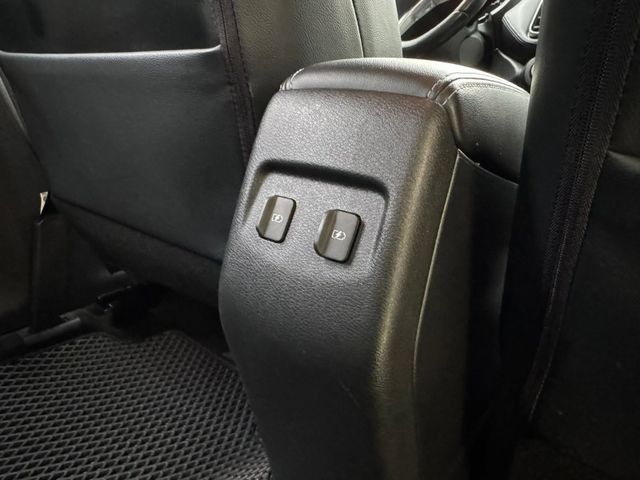 Nissan  Kicks 金鑽店~ Kicks 1.6旗艦限量款潮流版特仕車（有錢也買不到新車限量），內有NSE車艙寧靜工程:車室隔音強化+「JBL喇叭連動」搭配「JBL 聲動揚聲  第18張相片
