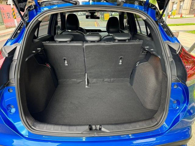 Nissan  Kicks 金鑽店~ Kicks 1.6旗艦限量款潮流版特仕車（有錢也買不到新車限量），內有NSE車艙寧靜工程:車室隔音強化+「JBL喇叭連動」搭配「JBL 聲動揚聲  第22張相片