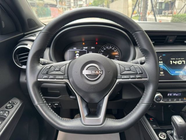 Nissan  Kicks 金鑽店~Kicks 1.6旗艦版 里程履約保證只跑2萬多公里 第三方認證車 車況超  第9張相片