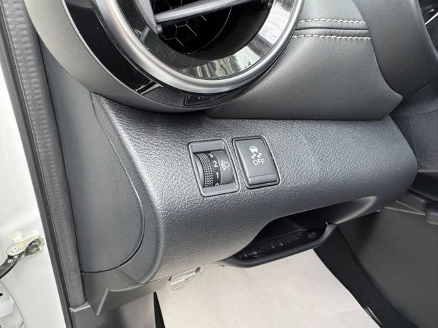 Nissan  Kicks 金鑽店~Kicks 1.6旗艦版 里程履約保證只跑2萬多公里 第三方認證車 車況超  第14張相片