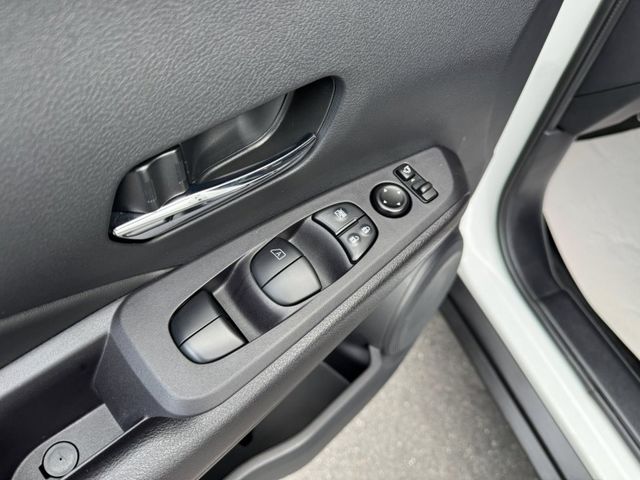 Nissan  Kicks 金鑽店~Kicks 1.6旗艦版 里程履約保證只跑2萬多公里 第三方認證車 車況超  第15張相片