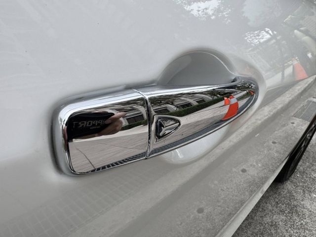 Nissan  Kicks 金鑽店~Kicks 1.6旗艦版 里程履約保證只跑2萬多公里 第三方認證車 車況超  第18張相片