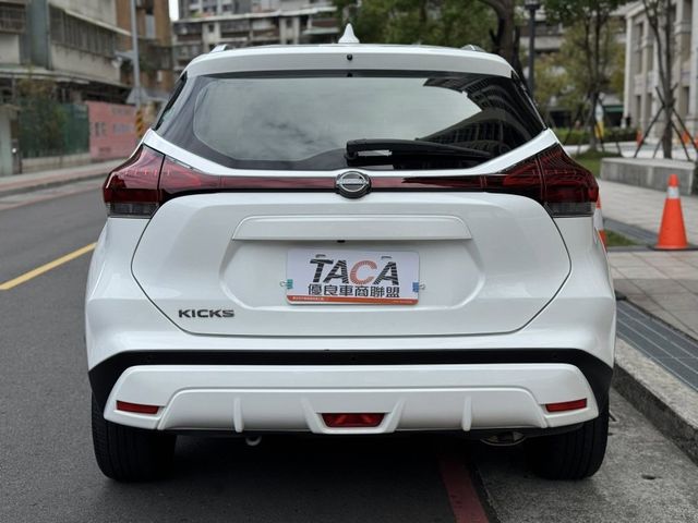 Nissan  Kicks 金鑽店~Kicks 1.6旗艦版 里程履約保證只跑2萬多公里 第三方認證車 車況超  第21張相片