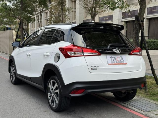 Toyota  YARIS CROSS 金鑽店~YARIS CROSS 1.5 白 省油掀背小車 CVT 7速手自排 107匹馬力  第2張相片