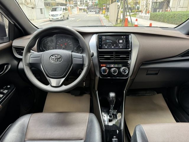 Toyota  YARIS CROSS 金鑽店~YARIS CROSS 1.5 白 省油掀背小車 CVT 7速手自排 107匹馬力  第4張相片
