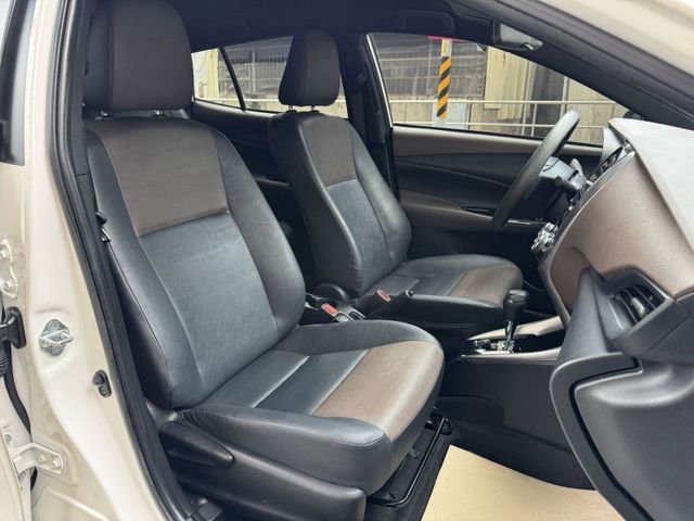 Toyota  YARIS CROSS 金鑽店~YARIS CROSS 1.5 白 省油掀背小車 CVT 7速手自排 107匹馬力  第7張相片