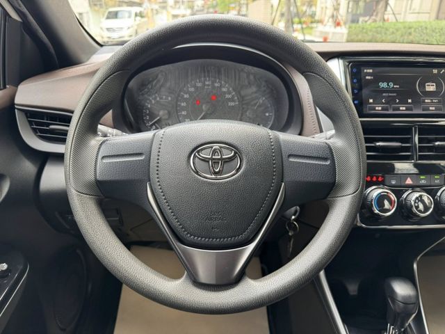 Toyota  YARIS CROSS 金鑽店~YARIS CROSS 1.5 白 省油掀背小車 CVT 7速手自排 107匹馬力  第10張相片