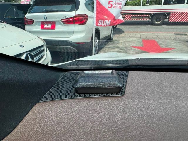 Toyota  YARIS CROSS 金鑽店~YARIS CROSS 1.5 白 省油掀背小車 CVT 7速手自排 107匹馬力  第14張相片