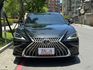 Lexus  ES200 金鑽店~ES200 黑色 2.0 CVT 10速手自排 自然進氣，173匹馬力 100%原漆，原鈑件 里程履約保證 ㄧ手車庫  第27張縮圖