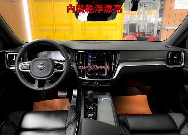 新款B5 R-DESIGN AWD輕油電【新車價229萬】全景天窗／電動尾門／環景／抬頭顯示／自動停車／ACC【認證車】  第9張相片