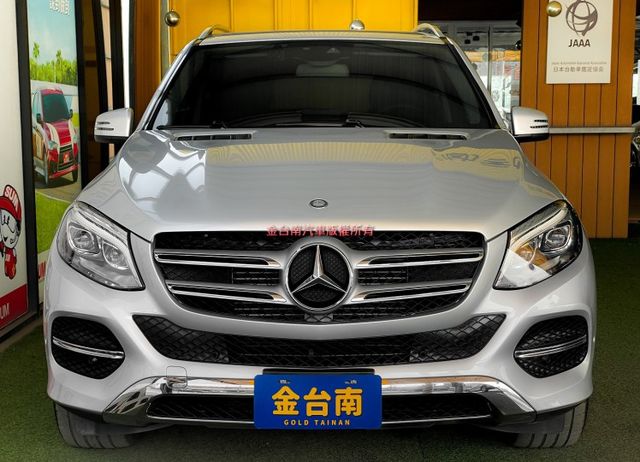 總代理【4MATIC】跑少里程擔保【原廠保養】電尾門／自動停車／煞停輔助／雙電動椅／定速／快撥／CARPLAY【認證車】  第2張相片