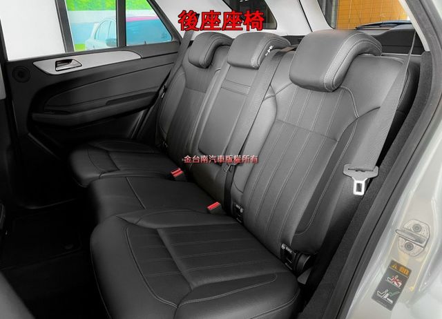 總代理【4MATIC】跑少里程擔保【原廠保養】電尾門／自動停車／煞停輔助／雙電動椅／定速／快撥／CARPLAY【認證車】  第9張相片