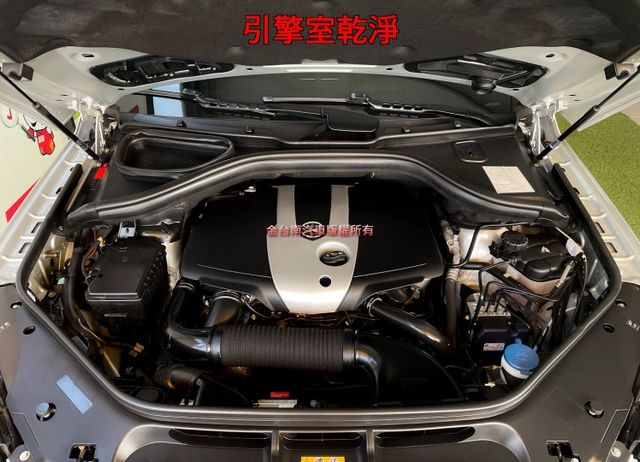 總代理【4MATIC】跑少里程擔保【原廠保養】電尾門／自動停車／煞停輔助／雙電動椅／定速／快撥／CARPLAY【認證車】  第19張相片