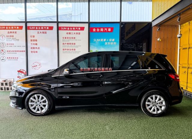 【全車原鈑件】跑少里程擔保／記憶座椅／定速／換檔撥片／藍牙系統／煞停輔助／自動停車／雙區恆溫／LED頭尾燈／免鑰匙啟閉  第3張相片