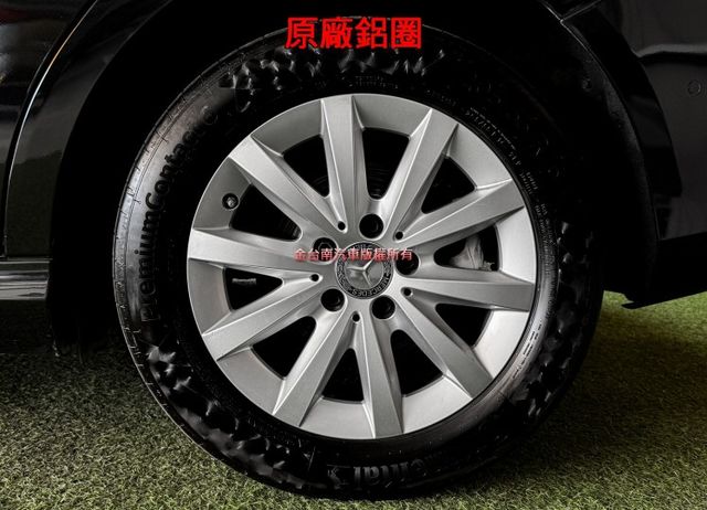 【全車原鈑件】跑少里程擔保／記憶座椅／定速／換檔撥片／藍牙系統／煞停輔助／自動停車／雙區恆溫／LED頭尾燈／免鑰匙啟閉  第6張相片