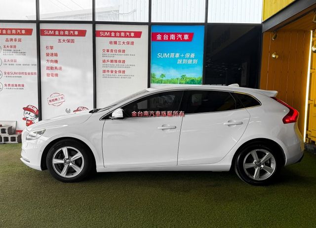 14年式／里程擔保【全車原鈑件】盲點偵測／自動停車／煞停輔助／定速／記憶椅／倒車顯影／恆溫空調／ISOFIX／光感應頭燈  第3張相片