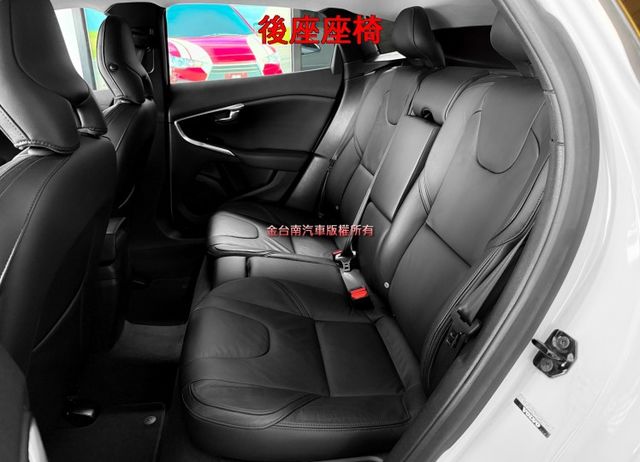 14年式／里程擔保【全車原鈑件】盲點偵測／自動停車／煞停輔助／定速／記憶椅／倒車顯影／恆溫空調／ISOFIX／光感應頭燈  第10張相片
