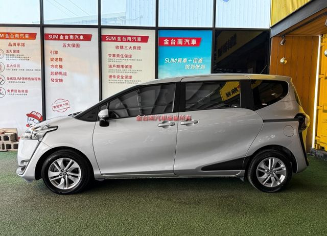 七人座【全車原鈑件】【原廠保養】僅跑【六萬】里程擔保／定速／觸控螢幕／環景／藍牙／免鑰匙系統／恆溫空調／ISOFIX  第3張相片
