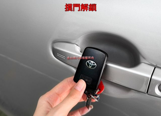 七人座【全車原鈑件】【原廠保養】僅跑【六萬】里程擔保／定速／觸控螢幕／環景／藍牙／免鑰匙系統／恆溫空調／ISOFIX  第6張相片