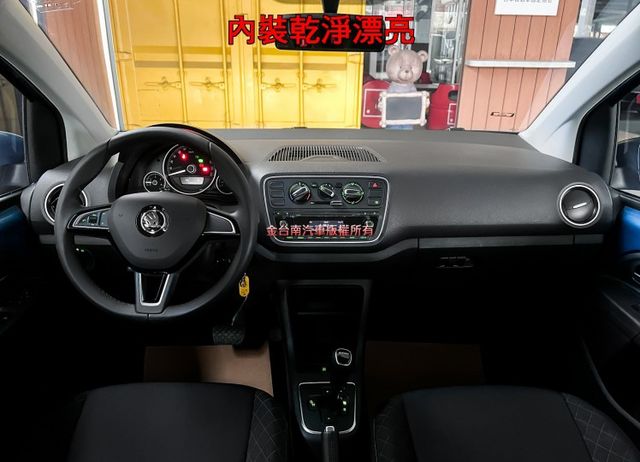18年式／17年11月出廠【全車原鈑件】【原廠保養】僅跑【八萬】里程擔保【四輪米其林輪胎9成新】音響快控／ISOFIX  第9張相片